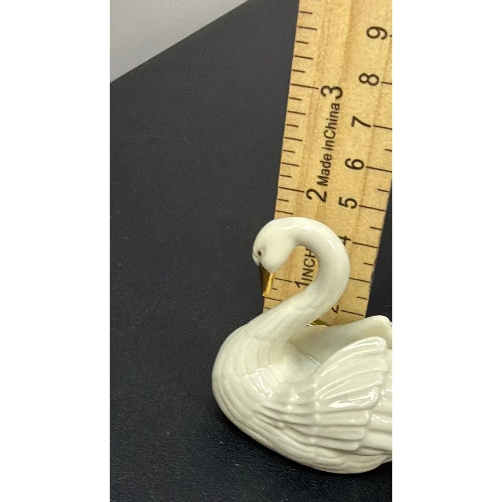 Vintage Lenox Swan Figurine 24K Gold Accents Place Card Holder/Cake Topper - Picture 13 of 16